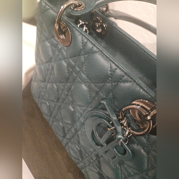 Lady Dior Medium Handbag - Picture 4 of 17